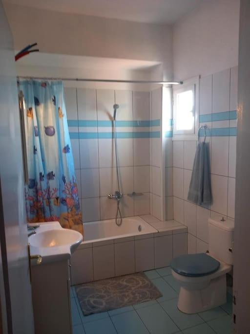 Stoupa Beachside Retro Apartment Luaran gambar