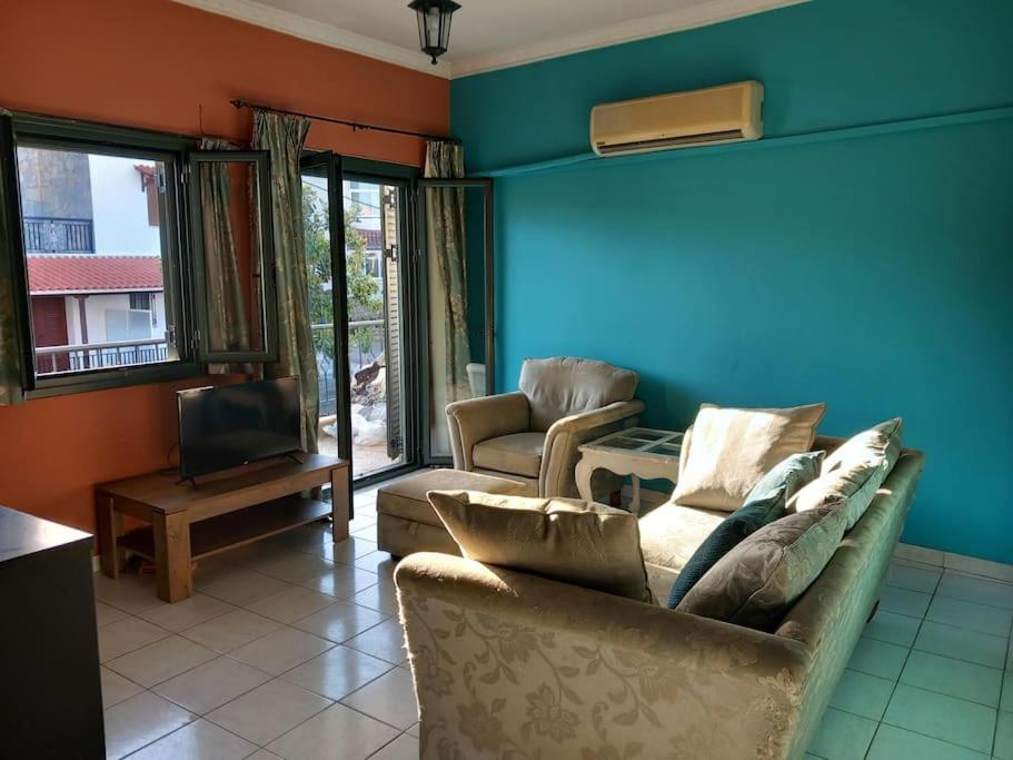 Stoupa Beachside Retro Apartment Luaran gambar