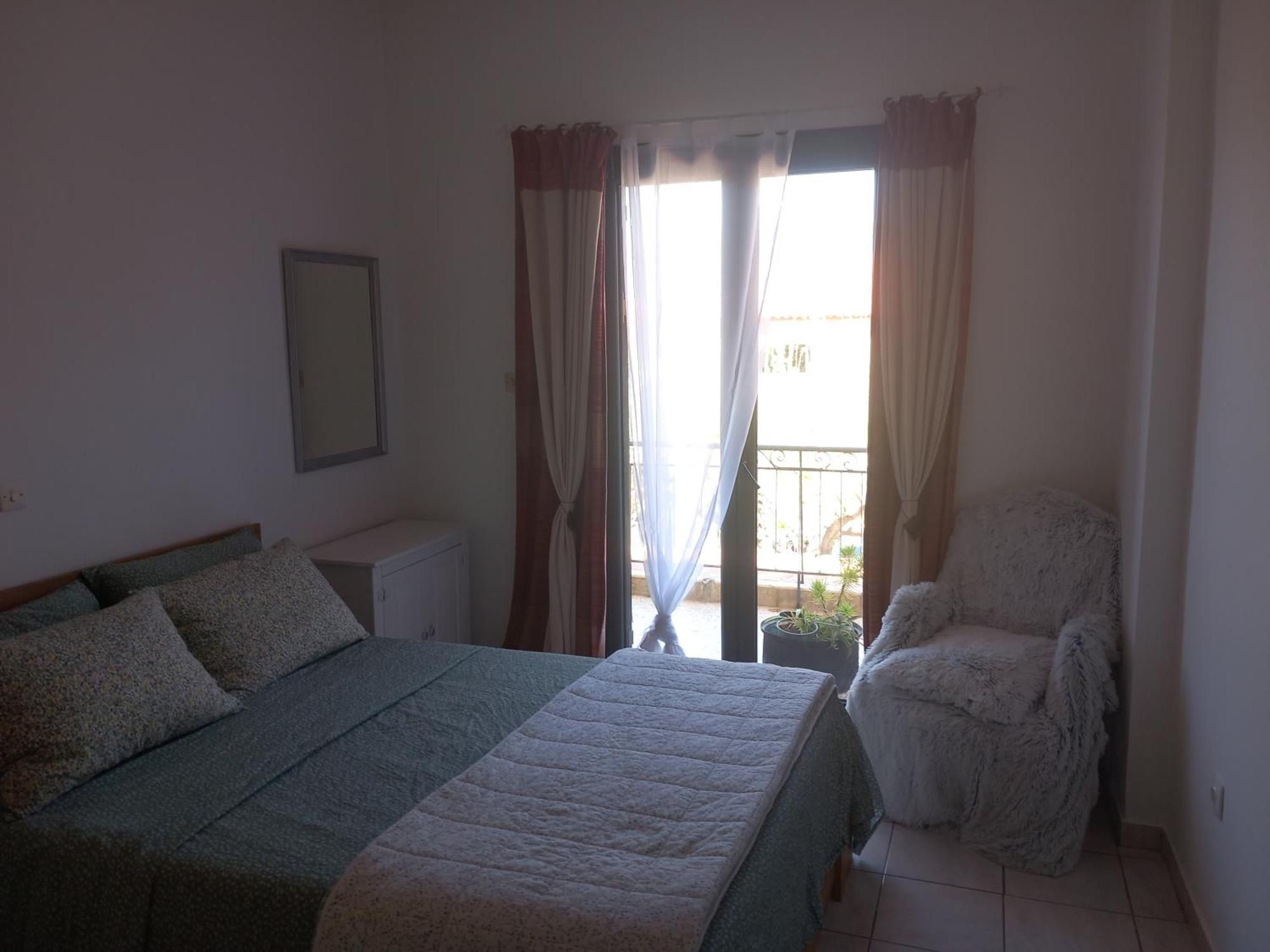 Stoupa Beachside Retro Apartment Luaran gambar